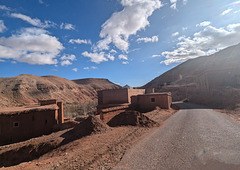 Village typique dans les hauteurs du Maroc /  Typisches dorf in den höhen Marokkos