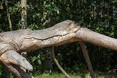 20140911 5141VRAw [NL] Krokodil mit Schlange, Skulptur, Terschelling