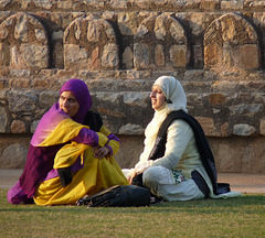 Delhi- Visitors to Isa Khan's Tomb