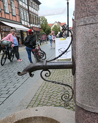 kleiner Plausch am stummen Brunnen