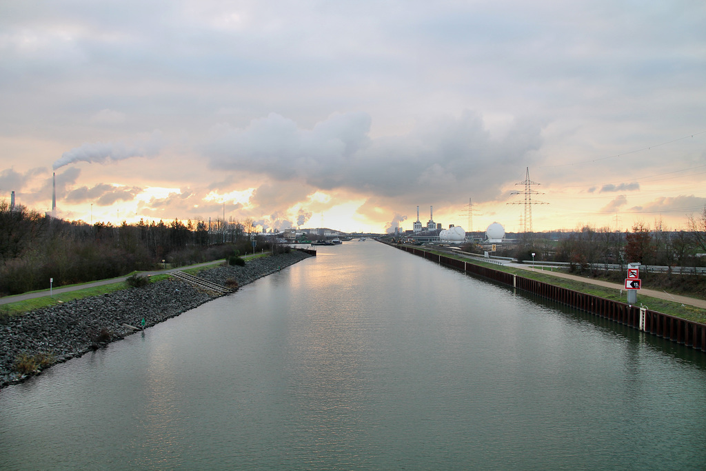 Blick auf den Wesel-Datteln-Kanal (Marl-Sickingmühle) / 12.12.2018