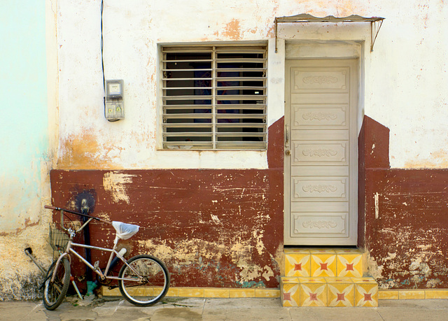 Bicycle and doorway, Remedios, Cuba