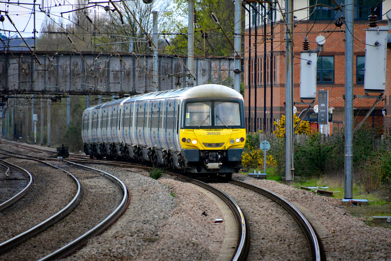 England 2016 – EMU 365535 arriving at Hatﬁeld