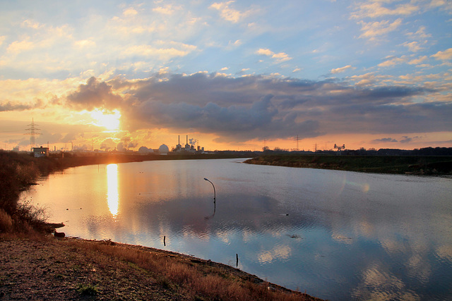 Die Lippe in der Abendsonne (Marl-Sickingmühle) / 12.12.2018