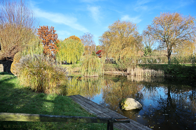 Rastow, Dorfteich im Herbst