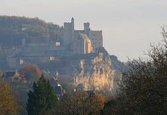 Château de Beynac dans la brume du matin (Dordogne)