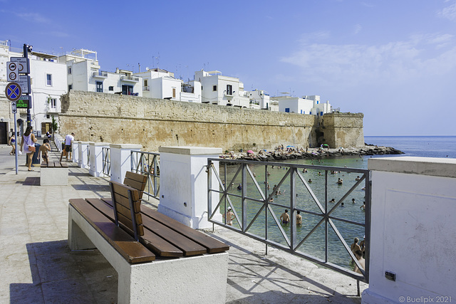 beim Stadtstrand von Monopoli  (© Buelipix)