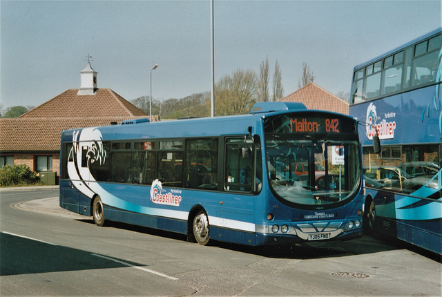 Yorkshire Coastliner 455 (YJ05 FNO) at Malton – 15 Apr 2007 (569-30)