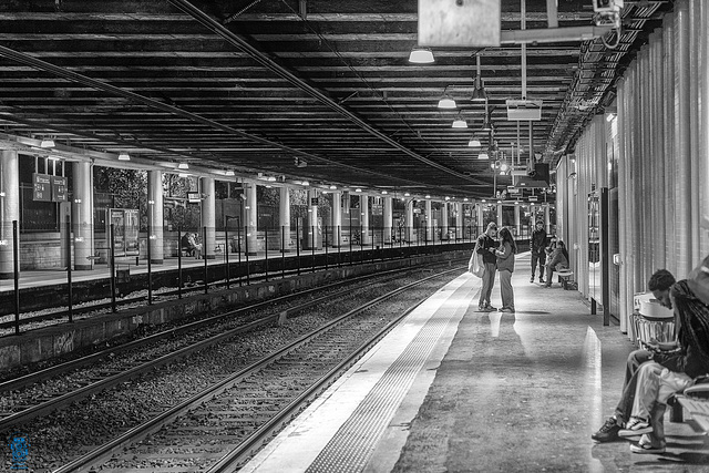 À travers le Paris nocturne