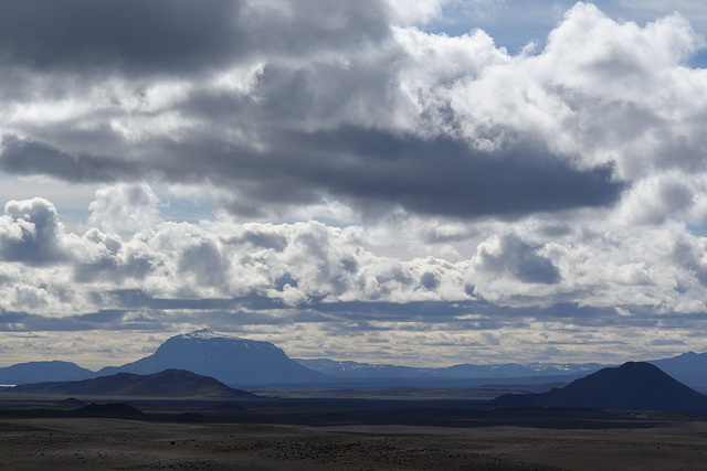 Möðrudalsöræfi mit Herðubreið Möðrudalsöræfi mit Herðubreið