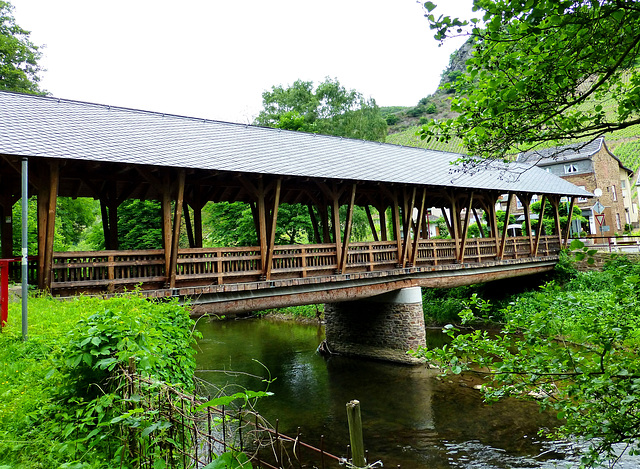 DE - Laach - Holzbrücke