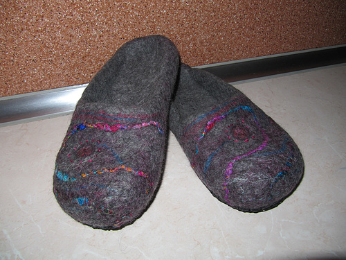 felt slippers with art yarn