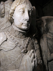 norbury church, derbs (56) yorkist livery collar with boar on effigy on tomb of sir ralph fitzherbert +1483