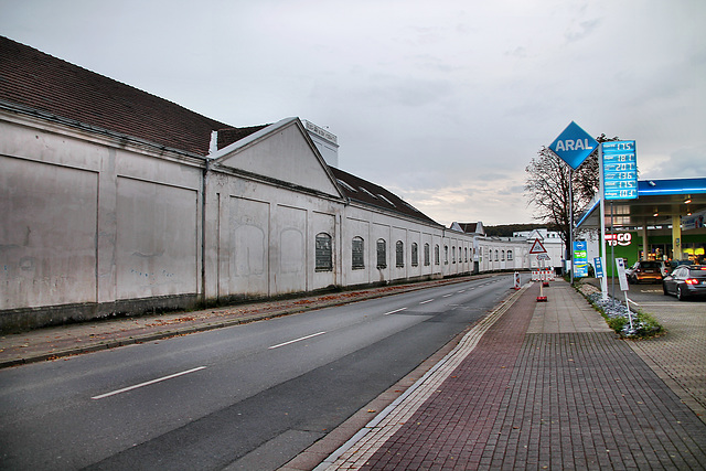 Ringstraße mit den Scheidtschen Hallen (Essen-Kettwig) / 1.11.2023