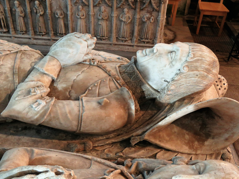 norbury church, derbs (53)effigy on tomb of sir ralph fitzherbert +1483