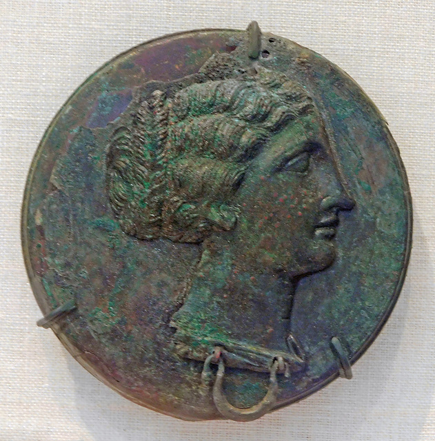 Bronze Lid Box Mirror in the Metropolitan Museum of Art, August 2019