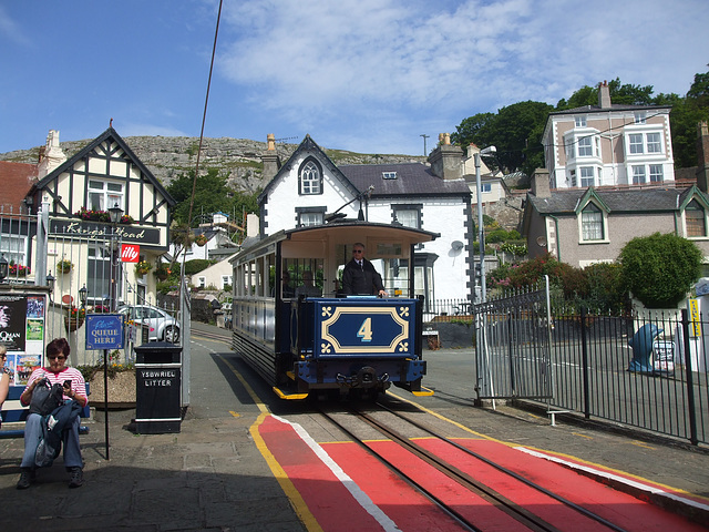 DSCF9824 Great Orme Tramway car 4 arriving at Victoria Station