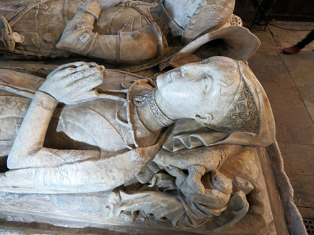 norbury church, derbs (52)effigy on tomb of sir ralph fitzherbert +1483
