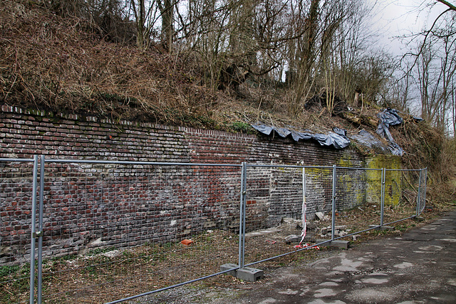 Zeche Altendorf Tiefbau 1/2, Reste der Stützmauer (Essen-Burgaltendorf) / 21.03.2021