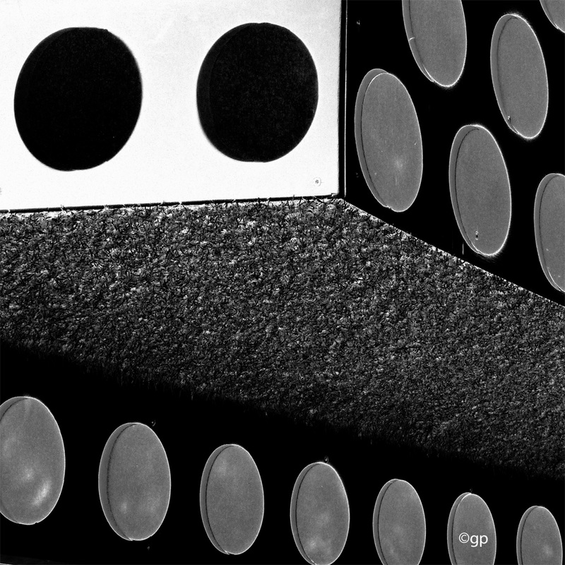 Black and gray points (PiP)