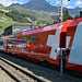 Weltbekannt der Galcier-Express von Zermatt nach Davos, hier im Bahnhof Andermatt
