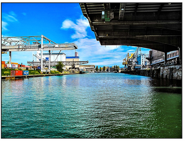 HAFEN BASEL