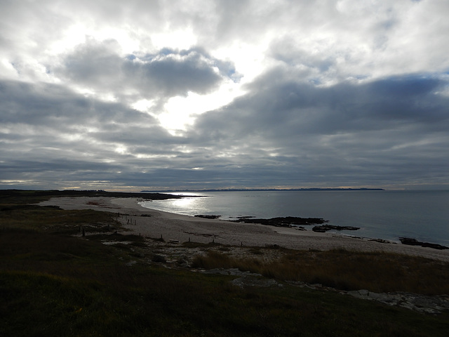 plage des kaolins, ciel du matin -ile de GROIX à l'horizon