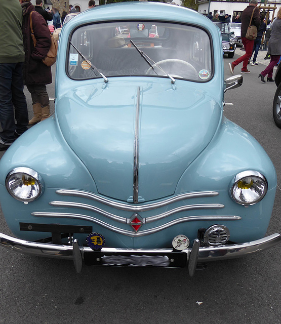 autre voiture légendaire la 4CV RENAULT