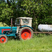 Hanomag Traktor mit Wasserspender für's Vieh