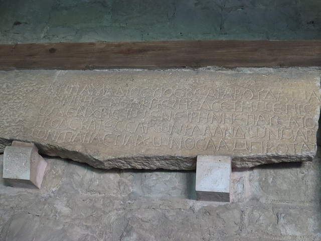 Musée archéologique de Split : inscription grecque.