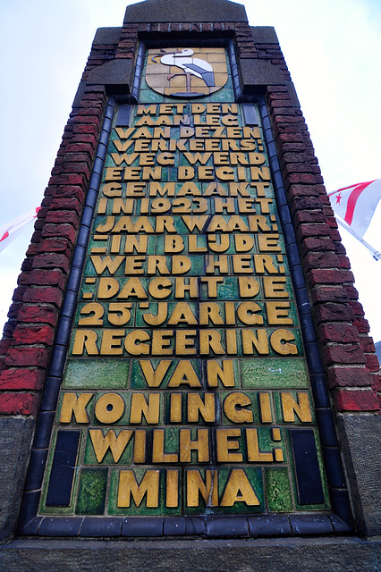 Monument for the widening of the road from Kneuterdijk to Buitenhof