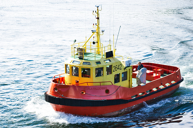 Tug boat