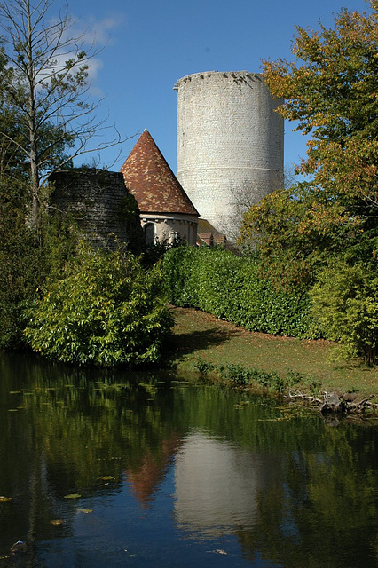 Le donjon du château d'Alluyes