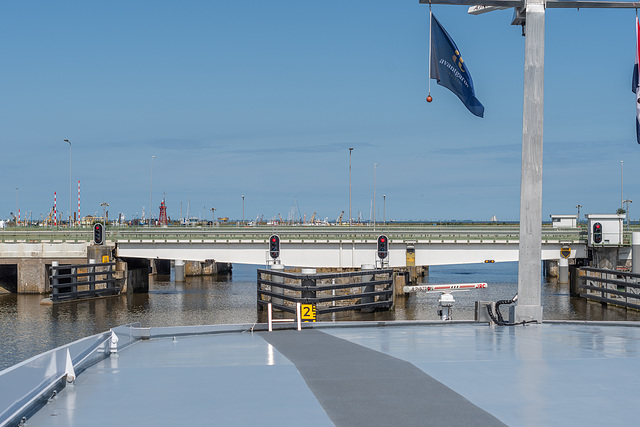 Afsluitdijk, Autobahnbrücke an der Stevinsluis