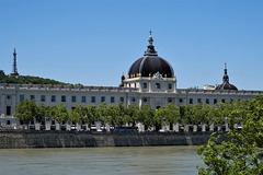 L'Intercontinental Hotel-Dieu et tour