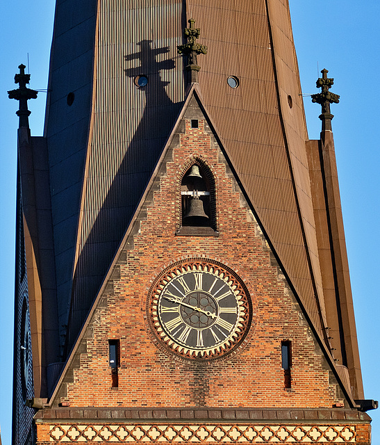 Turmuhr der Hauptkirche St. Petri ( im PiP der Blick von oben) - Hamburg