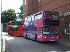 DSCF4515  Unō V326 KGW and Sullivans EL04 SUL in Welwyn Garden City - 18 Jul 2016