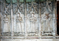 norbury church, derbs (37)weepers in livery collars on tomb of nicholas fitzherbert +1473