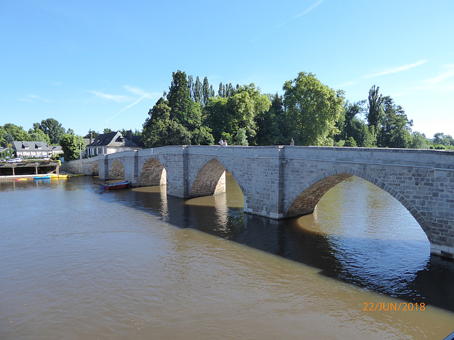 le pont vieux de Terrasson-Lavilledieu