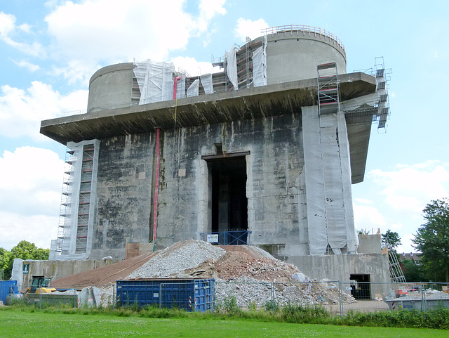 FLAK-Bunker - fast wie neu.