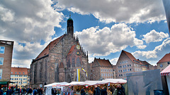 Ostermarkt vor der Frauenkirche in Nürnberg