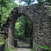 Porte de l'enceinte du haut-castrum de Chalucet