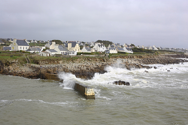 Pors Poulhan sur la route du vent solaire, un instant de pause au bord de la mer, respirer une grande bouffée d'oxygène, regarder les vagues, et penser ou pas...