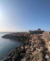 Waiting for the very high tide.... Waiting for the very high tide....