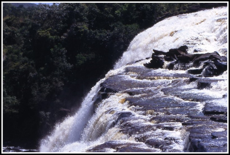 Pris du haut de la chute d'eau