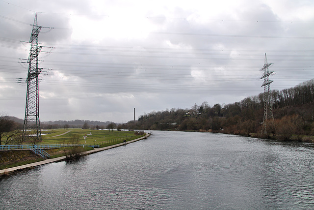 Ruhr von der Dahlhauser Eisenbahnbrücke aus (Essen-Burgaltendorf) / 21.03.2021