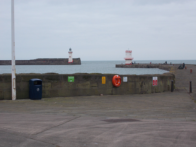 whn - piers & a spring tide