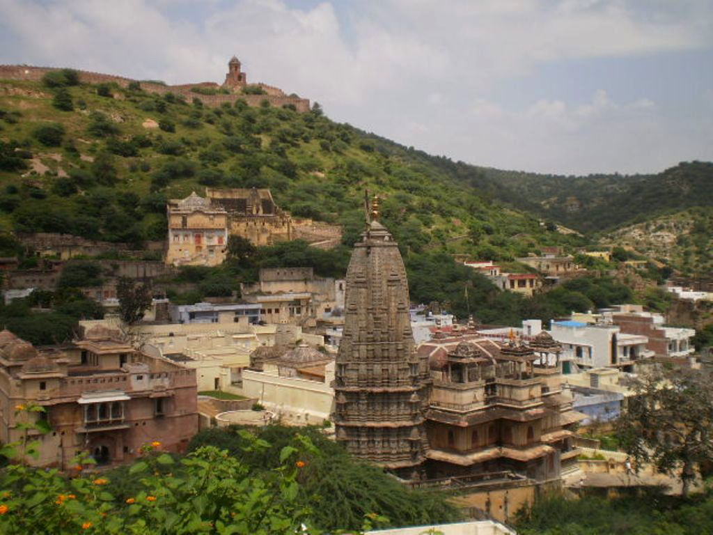 Amber, with Temple Krishna Meera in the foreground.