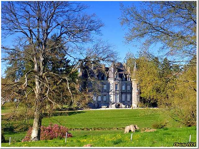 Château dans son écrin de verdure