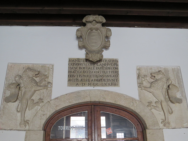 Trogir : entrée du palais Cipiko.